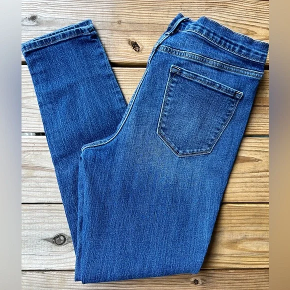 Old Navy Curvy Profile Mid Rise Dark Wash Jeans - Women’s size 12 long - Picture 6 of 9